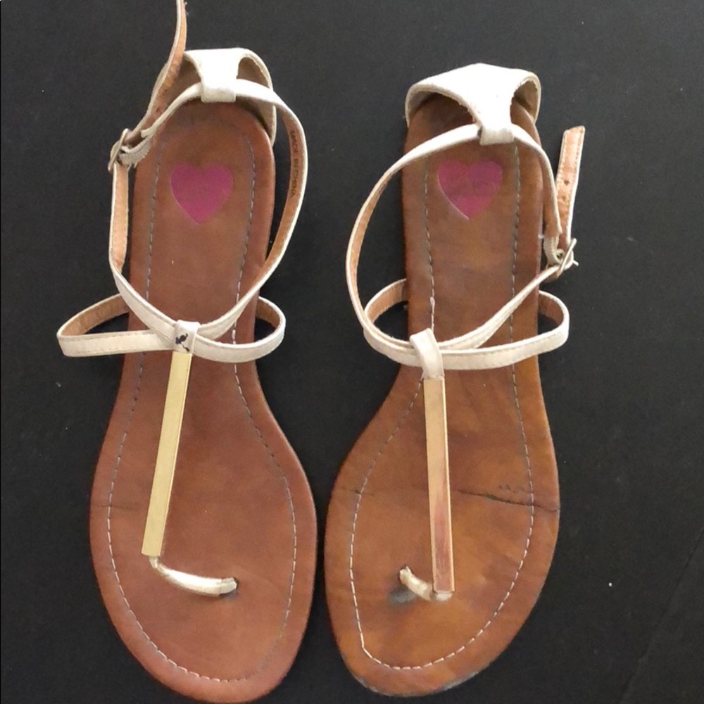 🏖Pre owned used 2B thong Sandles with gold metal